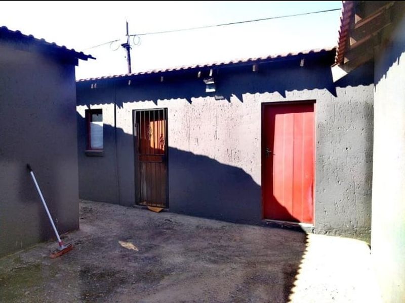 3 Bedroom House for Sale in Alveda Johannesburg South - Photo 4