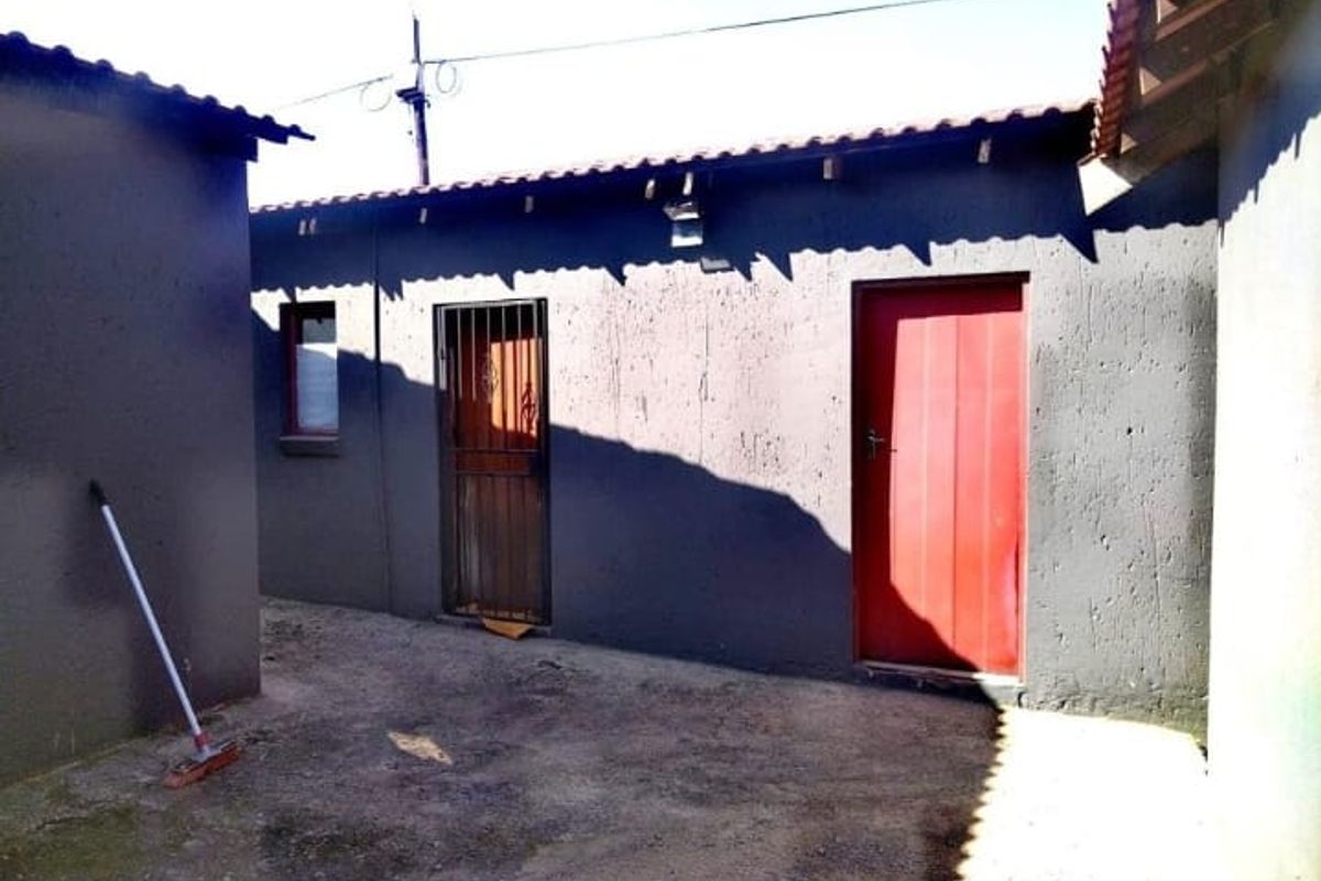 3 Bedroom House for Sale in Alveda Johannesburg South - Photo 4