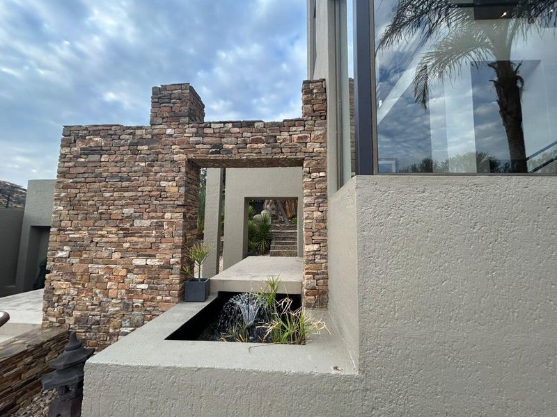 🏡 Refined Luxury in Windhoek’s Prestigious Ludwigsdorf - Photo 10