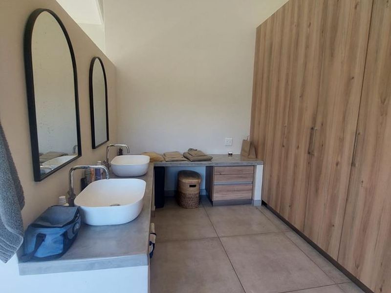 Prime Bushveld Living in Moditlo Wildlife Estate – Furnished Rental - Photo 9