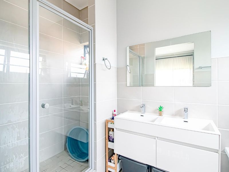 3 Bed 2 Bath House in a luxury lifestyle living Estate - Photo 8