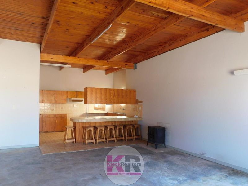 3 Bedroom House for Sale in Henties Bay Central 233m2 - Photo 3