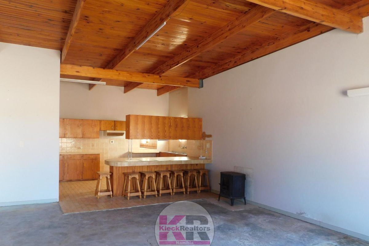 3 Bedroom House for Sale in Henties Bay Central 233m2 - Photo 3
