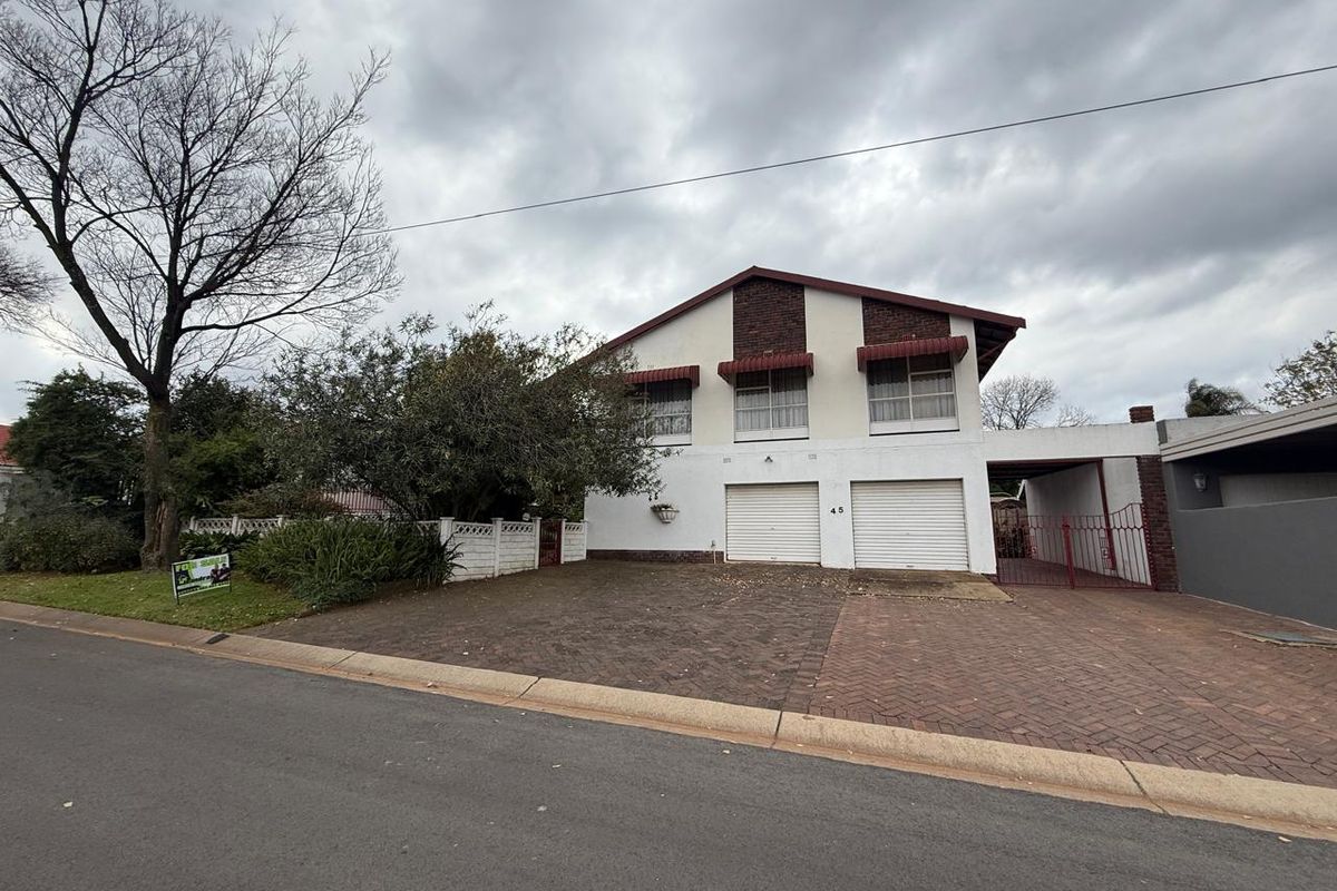 Huge Family Home with Incredible Potential! - Photo 2