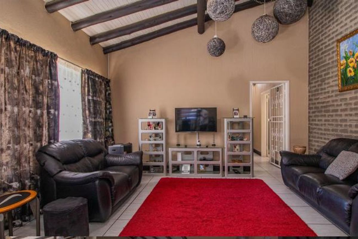 3 Bedroom home and smart investment - Photo 2