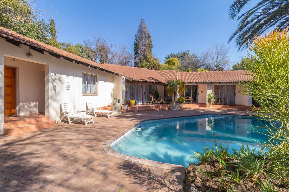 Prime Investment Property with Versatile Potential in a Sought-After Location - Photo 5