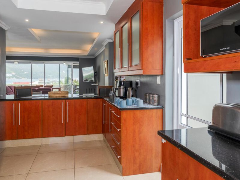 Luxury Investment Property in Hout Bay - Photo 9