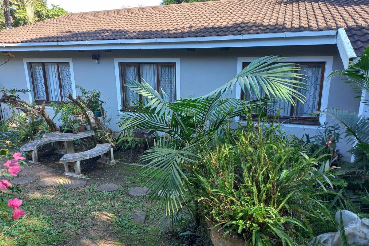 Charing 3-Bedroom Family Home for Sale - Photo 2