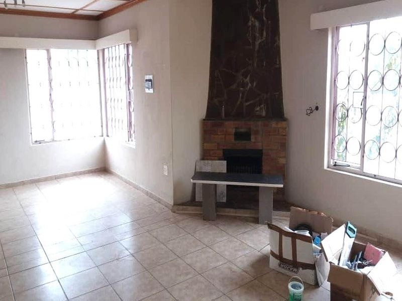 Renovation/Fixer-upper Opportunity  - well located - Prime Vineta - Photo 3