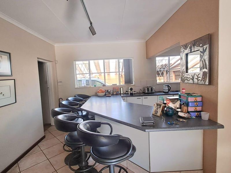4 Bedroom Family Home - Photo 10