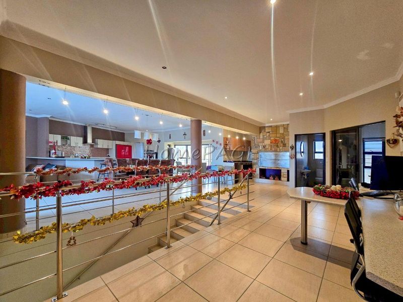 Long Beach, Walvis Bay:  4 Bedroom Property with 6-car garages for sale - Photo 6