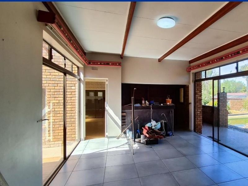 Large family home - Photo 4