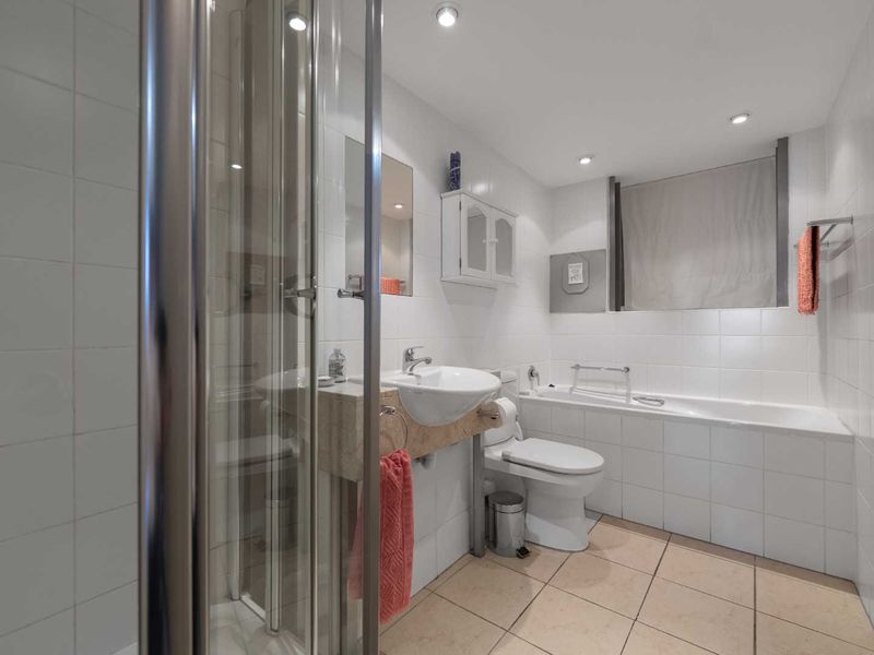 An extra special apartment in the art deco masterpiece - Mutual Heights - Photo 10