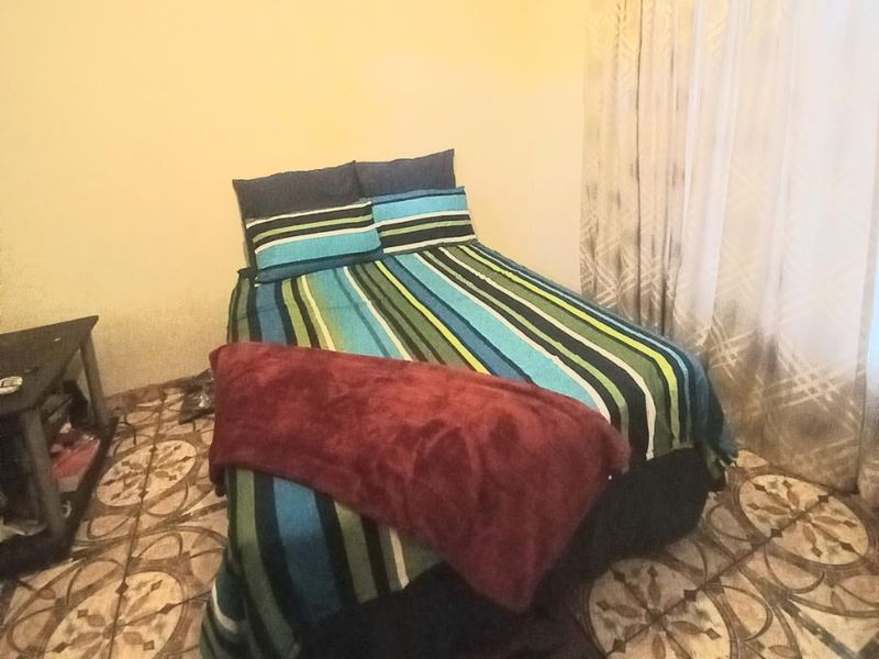 Charming Fixer Upper - Photo 8