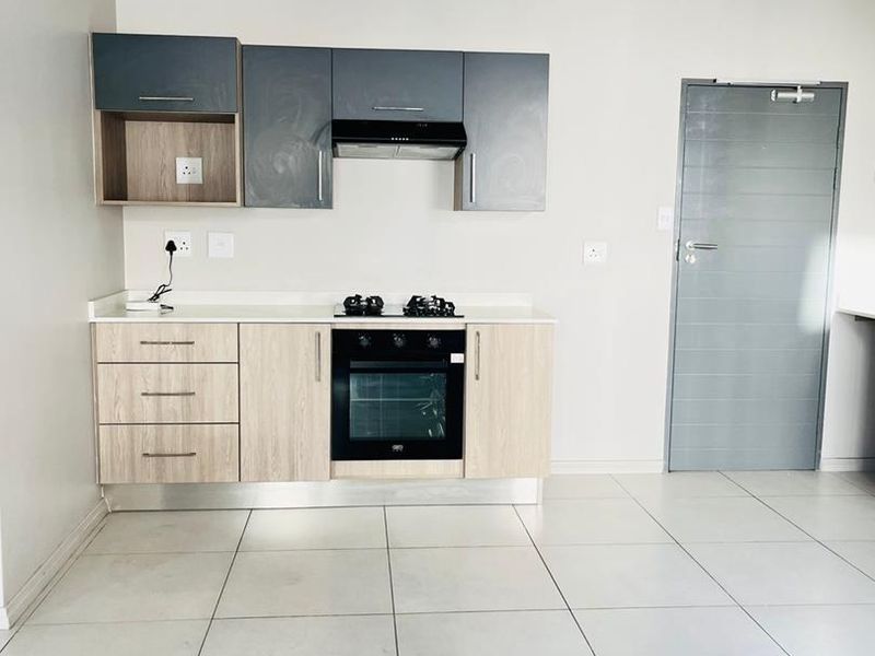 Stylish Midrand 1-Bed: Secure & Convenient - Photo 2