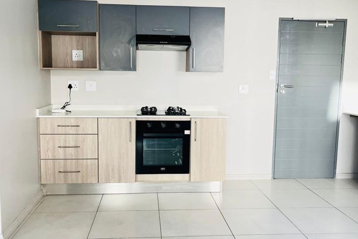 Stylish Midrand 1-Bed: Secure & Convenient - Photo 2