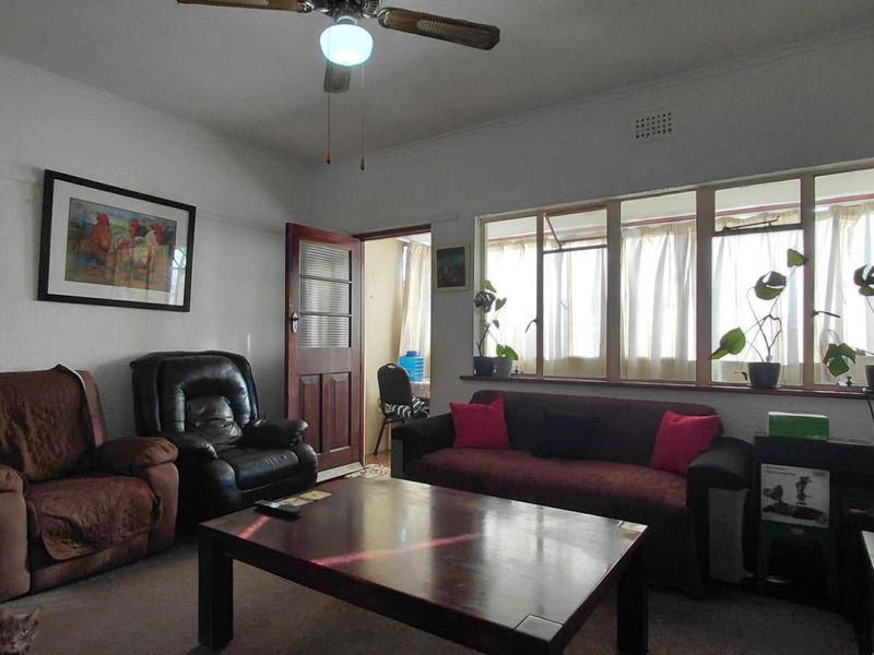 Spacious 3 bedroom Apartment with Garage - Photo 5
