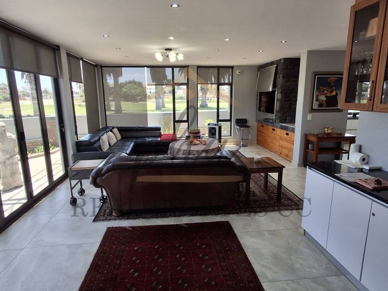 Two Double-Storey Houses with a separate flat on one erf - Registered in a CC - Photo 5