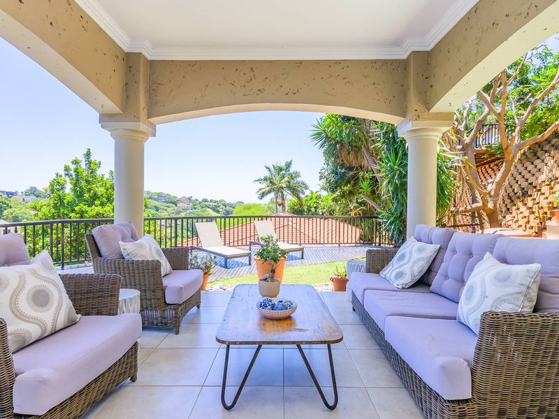 Beautiful Modernized 3-Bedroom Townhouse in Prime La Lucia!! - Photo 4