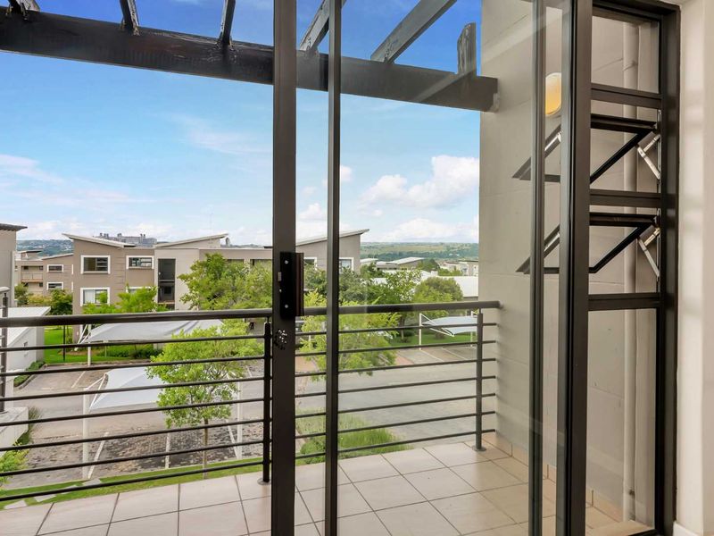 2 BEDROOM 1 BATHROOM MODERN APARTMENT - Photo 9