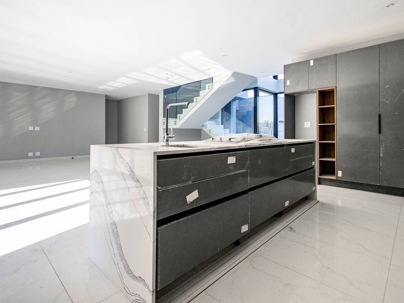 Modern Luxury Living - Photo 3