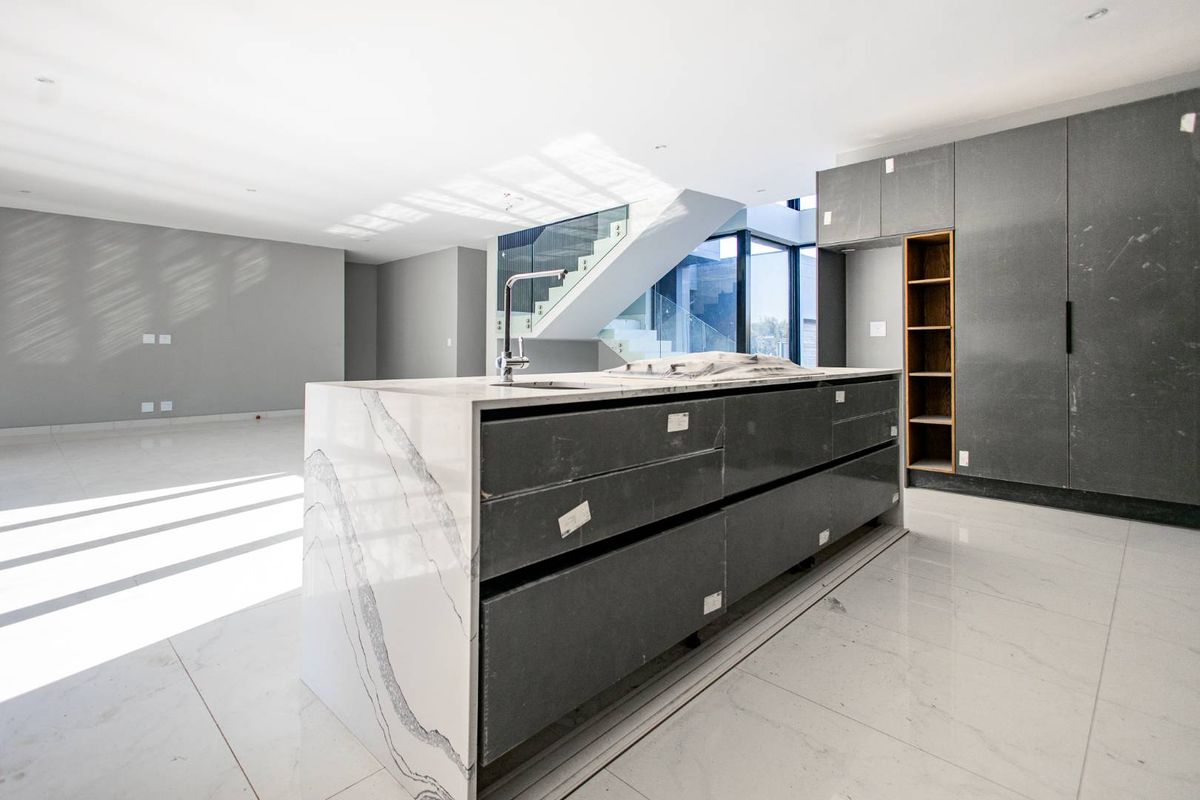 Modern Luxury Living - Photo 3