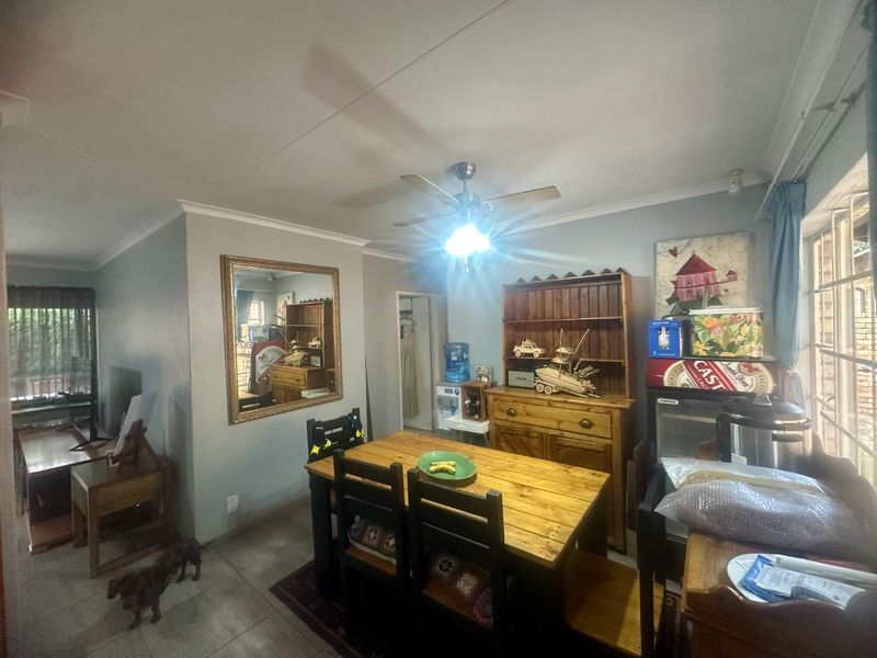 Charming 2 Bedroom Townhouse for Sale - Photo 8