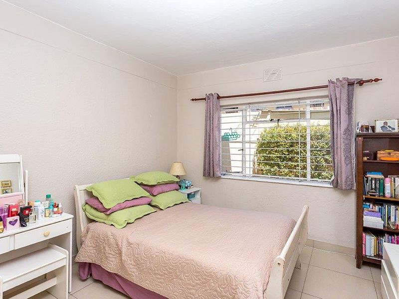 Two Bedroom Ground Floor Apartment - Photo 3