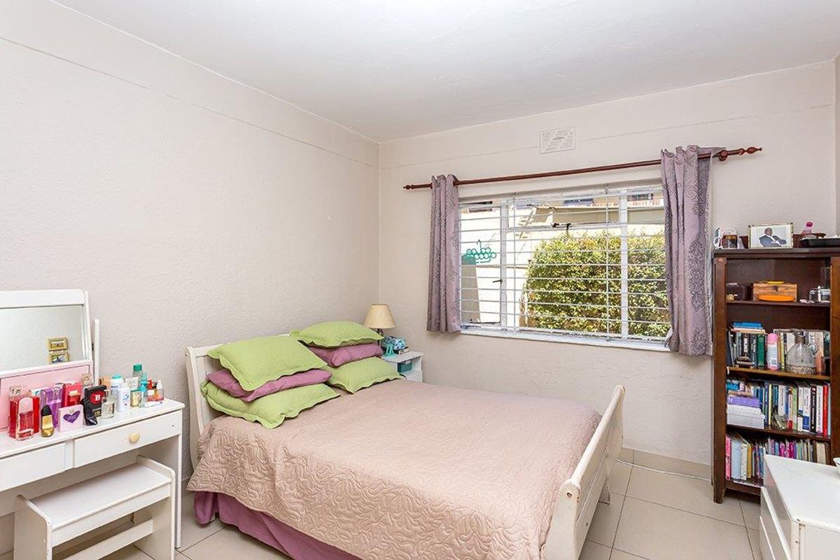 Two Bedroom Ground Floor Apartment - Photo 3