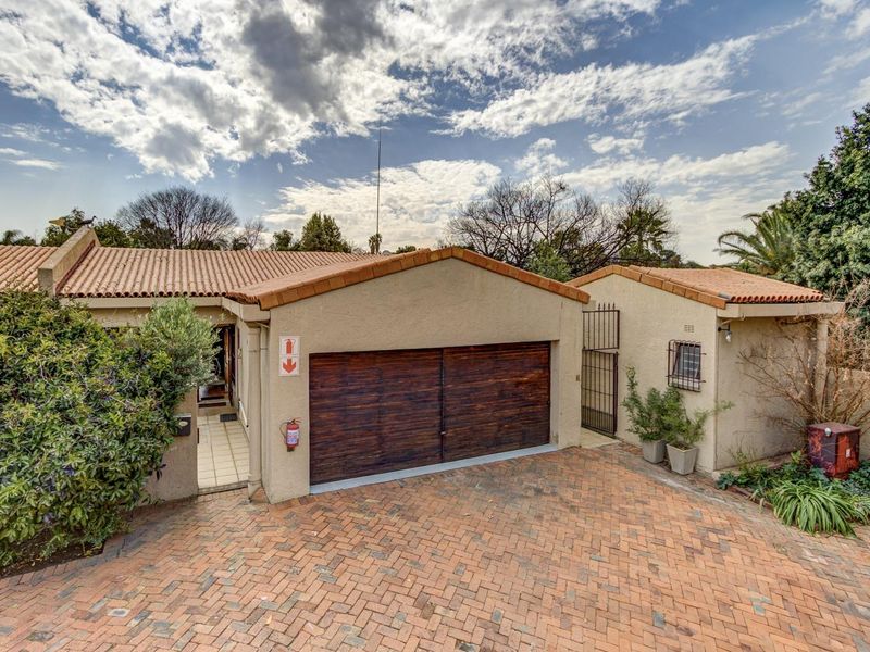 SUN FILLED SIMPLEX in desirable LORDS WEST COMPLEX! - Photo 3