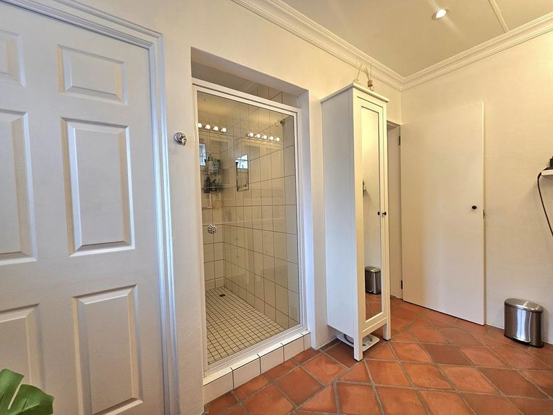 TO LET – Modern Executive Home in Ludwigsdorf | Fully Furnished - Photo 10