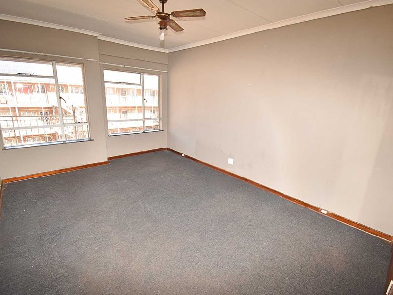 Third Floor Apartment - Photo 10