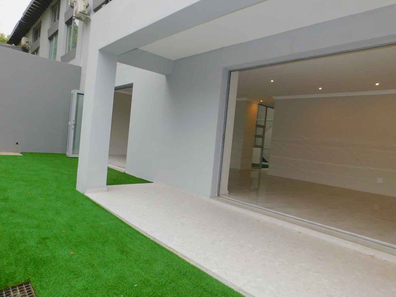 4 Bedroom Cluster In Hyde Park - Photo 2