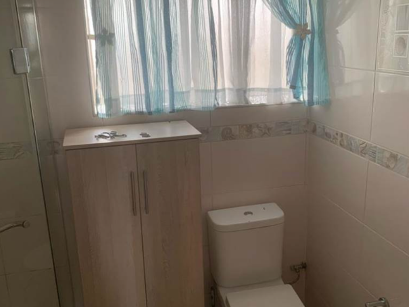 1.5 Bedroom Apartment in Weavind Park - Photo 6