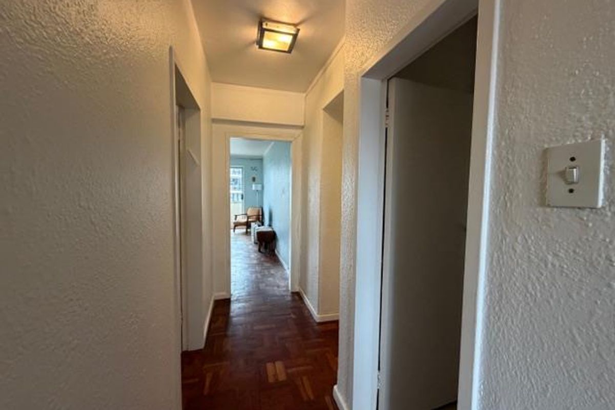 Comfy one bedroom in Central Sea Point - Photo 3