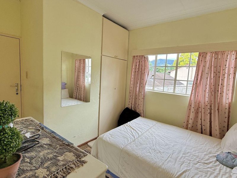 Spacious Family Home for Sale in Oak Park - Photo 8
