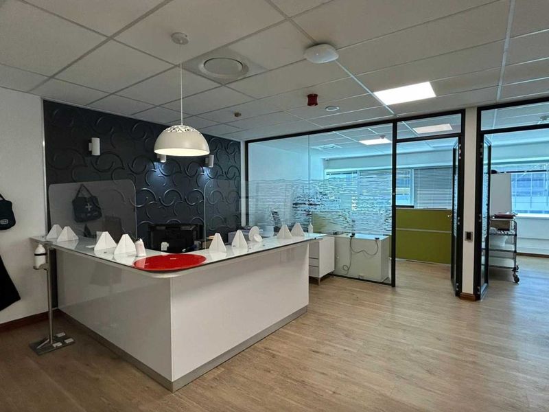 Premium 950m2 office space to let in Foreshore - Photo 2