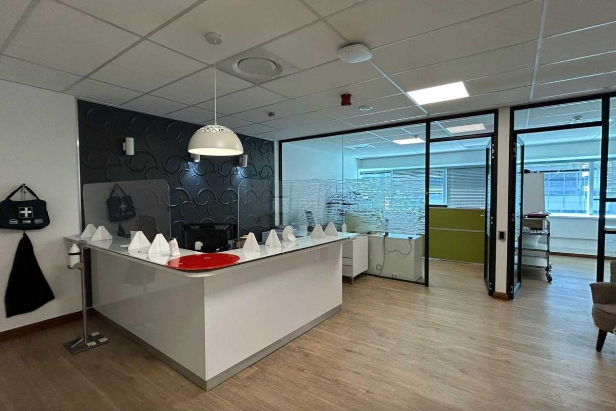 Premium 950m2 office space to let in Foreshore - Photo 2