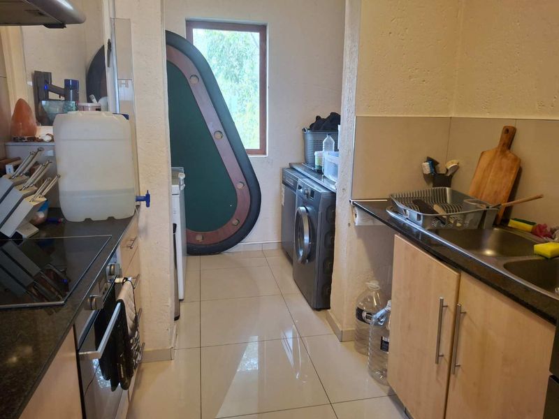 A GORGEOUS UNFURNISHED TWO BEDROOM DUPLEX - Photo 6