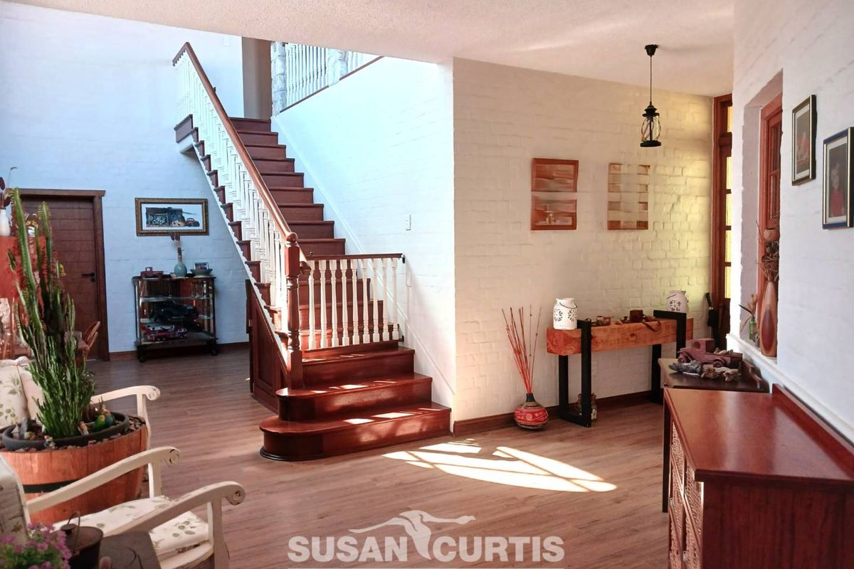Double Storey Family Home - Photo 2
