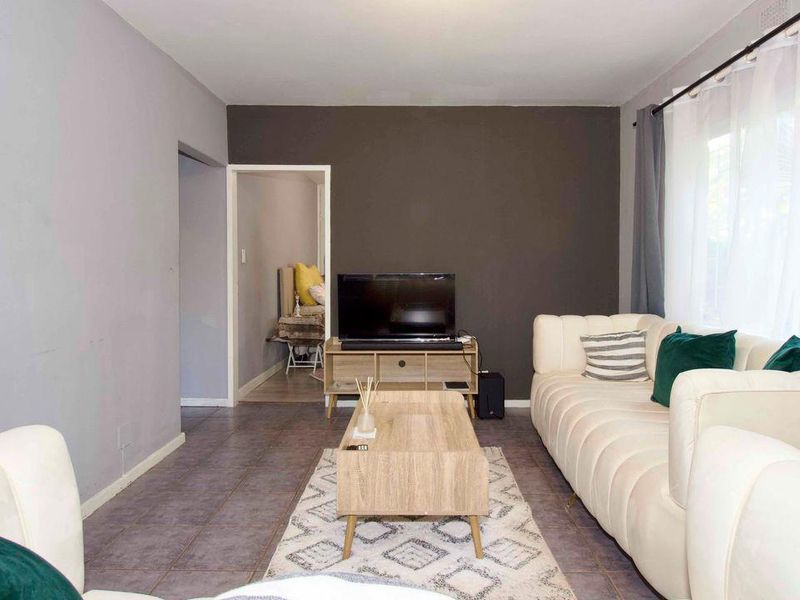 Spacious 1 bedroom, ground floor unit. - Photo 10