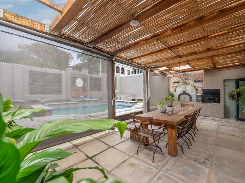 THE ENTERTAINER - Photo 2