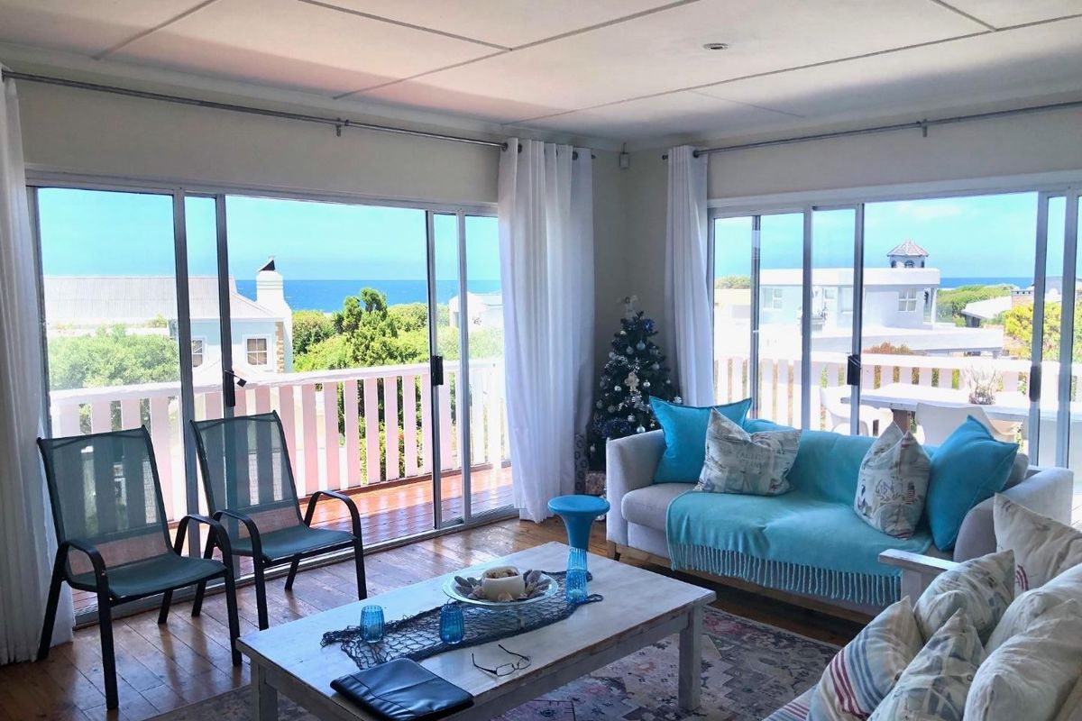 Furnished Coastal Retreat with Panoramic Ocean Views in Vermont - Photo 5