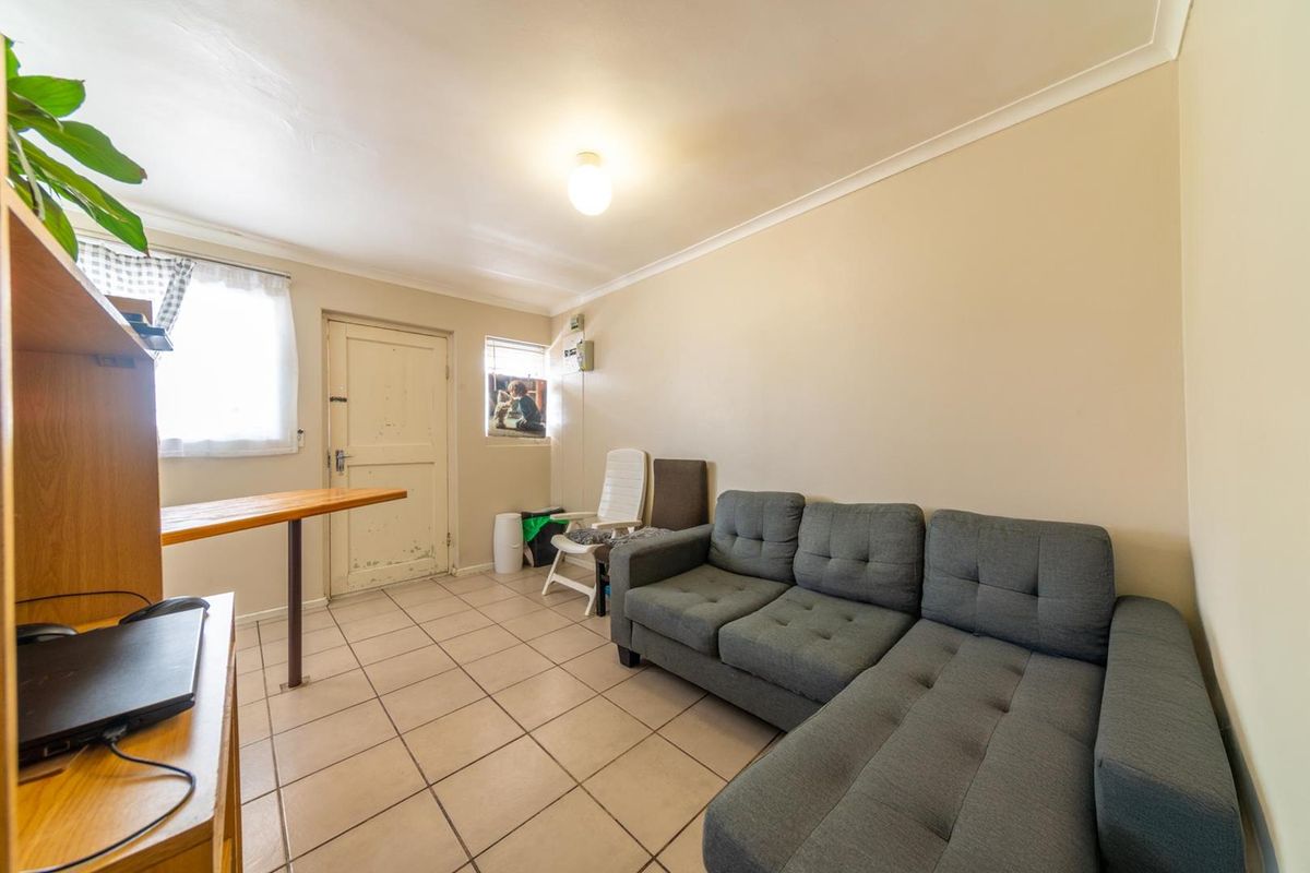Fully Furnished 2-Bedroom Apartment Near Stellenbosch Campus - Photo 3