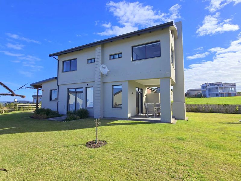 Cozy family home offering stunning sea views from the upstairs bedrooms, - Photo 2