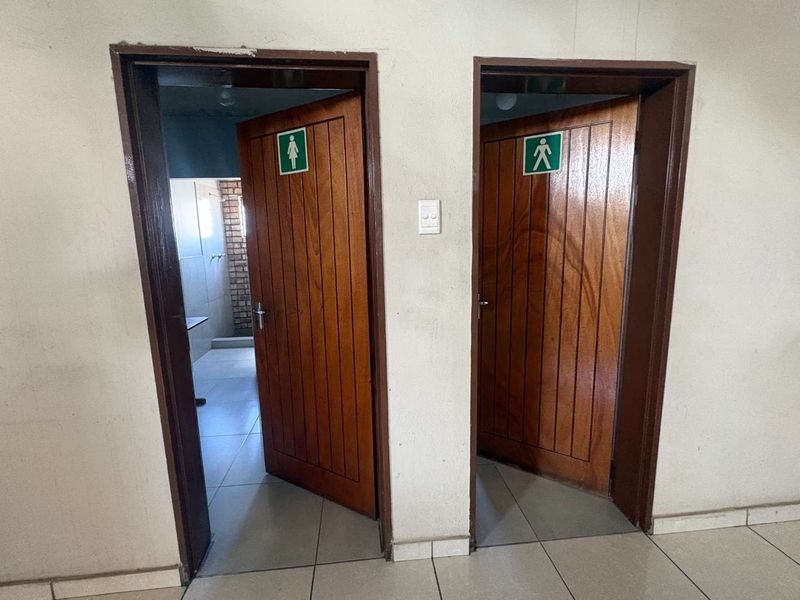 Offices & Warehouse to Let in Lafrenz Industrial Area - Photo 4