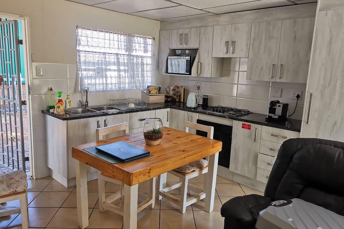 Charming 3-Bedroom Garden Cottage To Rent, Benoni North - Photo 2