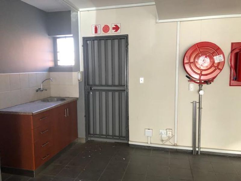 Commercial Unit in Southern Industrial for Sale - Photo 4