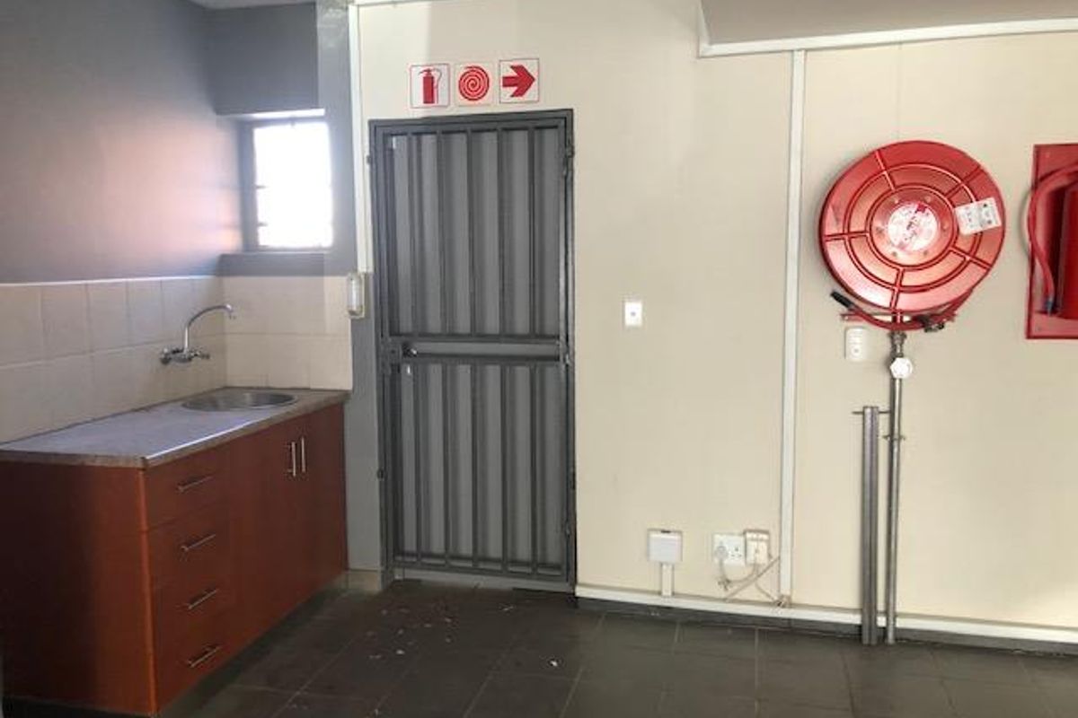 Commercial Unit in Southern Industrial for Sale - Photo 4