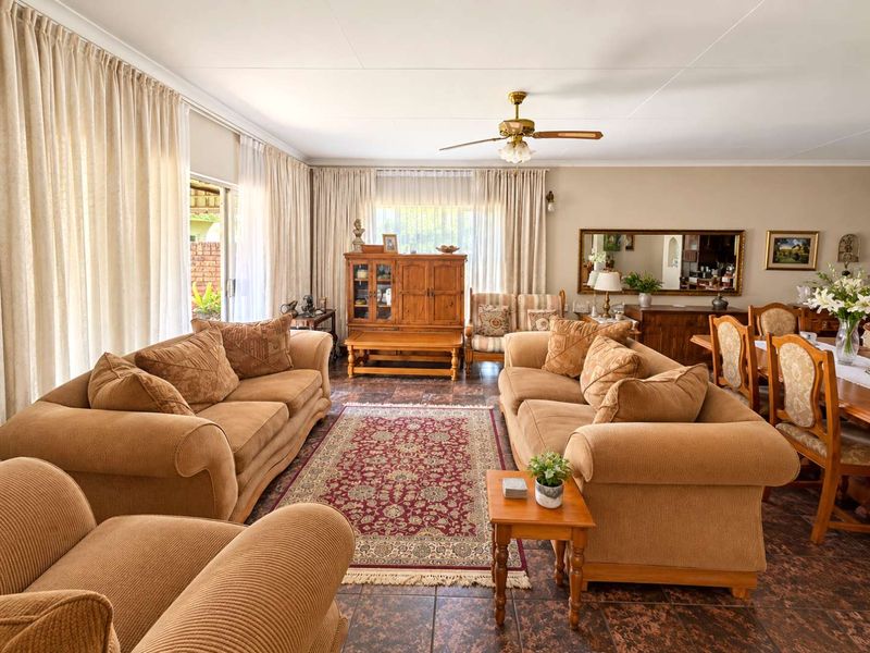 A Warm Welcome, A Private Garden & A Place to Call Home - Exclusive Mandate - Photo 5